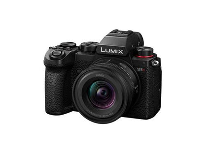 Panasonic Lumix DC-S5D + Lumix S 18-40 mm f/4.5-6.3