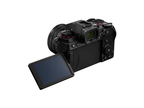 Panasonic Lumix DC-S5D + Lumix S 18-40 mm f/4.5-6.3